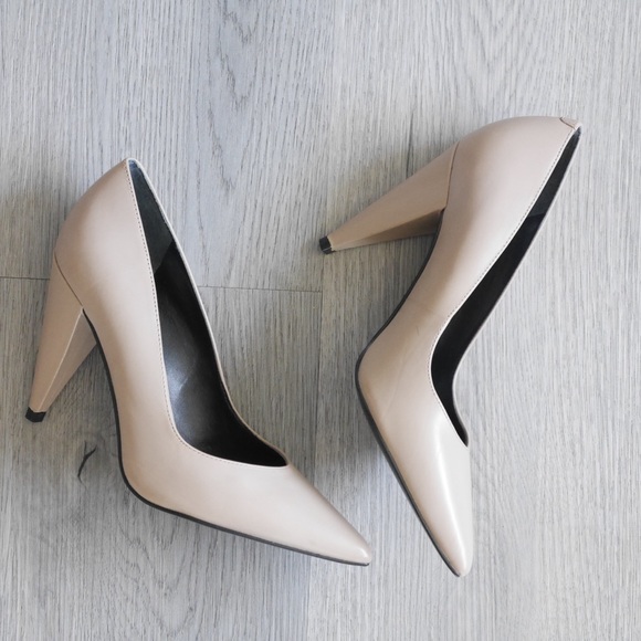 Marc Fisher tan pumps - Picture 2 of 8